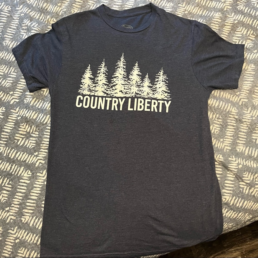 NWOT • Men’s Country Liberty Tshirt